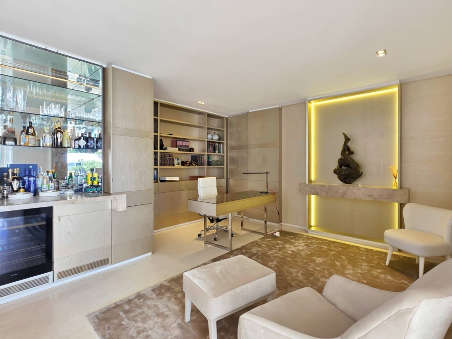 5 Bedroom Property for Sale in Fresnaye Western Cape